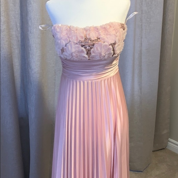 Never worn David’s Bridal Bridesmaid Blush Strapless Dress - Picture 4 of 10